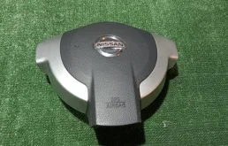 Подушка безопасности водителя для Nissan X-Trail 2010 года на фотографиях