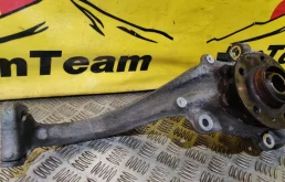 Кулак поворотный правый для Audi A6 2016 года на фотографиях