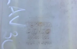 Бачок стеклоомывателя передний для Toyota RAV4 2010 года на фотографиях