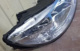 Фара ксенон левая для Skoda Octavia 2010 года на фотографиях