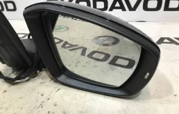 Зеркало боковое правое для Skoda Octavia 2020 года на фотографиях