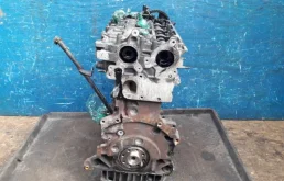 Двигатель без навесного для Ford Kuga 2012 года на фотографиях