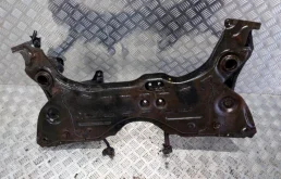 Подрамник двигателя для Suzuki SX4 2008 года на фотографиях