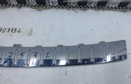 Накладка заднего бампера правая для Volkswagen Touareg 2011 года на фотографиях