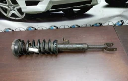 Амортизатор передний правый для BMW 5er 2012 года на фотографиях