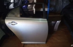 Дверь задняя правая для Toyota Avensis 2004 года на фотографиях