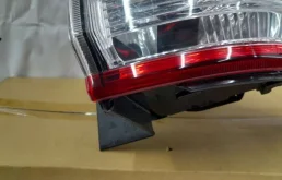 Фонарь правый для Toyota Land Cruiser 2008 года на фотографиях