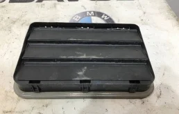 Решетка вентиляционная левая для BMW 5er 2000 года на фотографиях