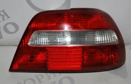 Фонарь правый для Volvo S40 1996 года на фотографиях