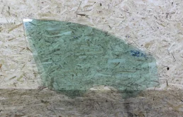 Стекло двери переднее левое для Volkswagen Polo 2016 года на фотографиях