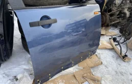 Дверь передняя правая для Land Rover Discovery 2010 года на фотографиях