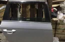 Дверь задняя правая для Volkswagen Passat 2007 года на фотографиях