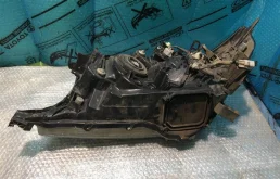 Фары для Toyota Land Cruiser 2011 года на фотографиях