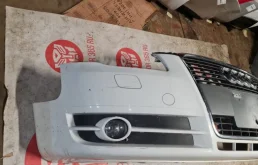 Решетка радиатора для Audi A4 2004 года на фотографиях