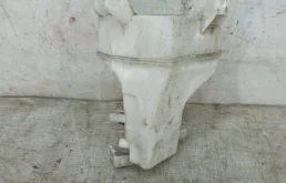 Бачок стеклоомывателя передний для Nissan X-Trail 2022 года на фотографиях