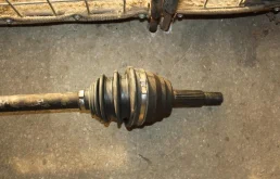 Привод передний левый для Toyota Corolla 2011 года на фотографиях