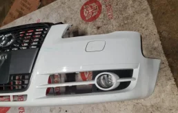 Решетка радиатора для Audi A4 2004 года на фотографиях