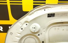 Капот для BMW 5er 2006 года на фотографиях