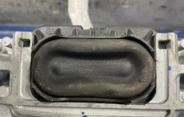 Подушка двигателя передняя правая верхняя для Skoda Octavia 2019 года на фотографиях