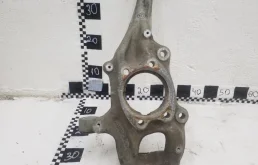 Кулак поворотный левый для Audi A6 2018 года на фотографиях