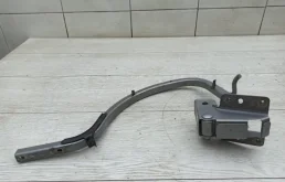 Петля багажника левая для Volkswagen Polo 2011 года на фотографиях