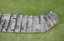 Усилитель переднего бампера для Toyota RAV4 2018 года на фотографиях