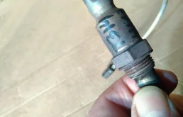 Лямбда-зонд (верхний) для Nissan X-Trail на фотографиях