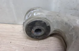 Рычаг передний левый нижний для Volkswagen Touareg 2014 года на фотографиях