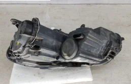 Фары для Volkswagen Passat 2011 года на фотографиях