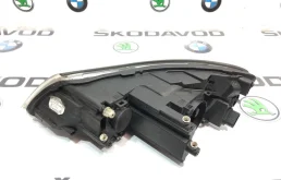 Фара ксенон левая для Skoda Octavia 2010 года на фотографиях