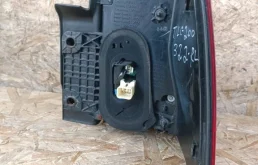 Фонарь внешний левый для Toyota Land Cruiser 2008 года на фотографиях