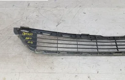 Решетка переднего бампера для Toyota RAV4 2014 года на фотографиях