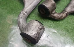 Рычаг передний правый верхний для Mercedes-Benz M class 2005 года на фотографиях