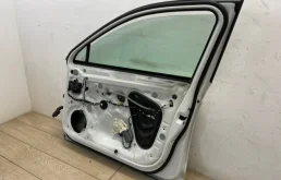 Дверь передняя правая для Volkswagen Passat 2018 года на фотографиях