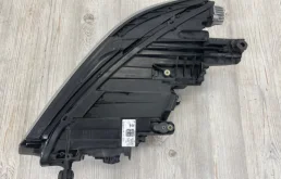 Фара ксенон левая для Volkswagen Passat 2015 года на фотографиях