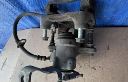 Суппорт задний левый для Toyota Auris на фотографиях