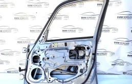 Дверь передняя правая для Suzuki SX4 2008 года на фотографиях