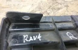 Решетка переднего бампера для Toyota RAV4 2014 года на фотографиях
