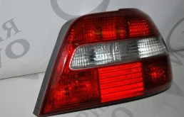 Фонарь правый для Volvo S40 1996 года на фотографиях