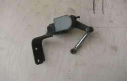 Датчик дорожного просвета задний для Nissan X-Trail 2012 года на фотографиях