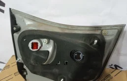 Фонарь внутренний правый для Lexus RX 2005 года на фотографиях