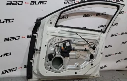 Дверь передняя правая для Volvo S40 1996 года на фотографиях