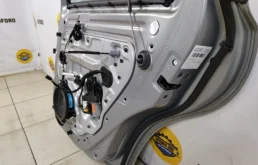 Дверь задняя правая для Volvo S40 2005 года на фотографиях