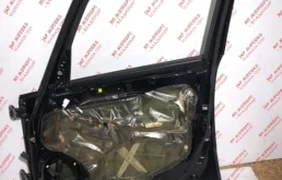 Дверь передняя правая для Suzuki SX4 2008 года на фотографиях