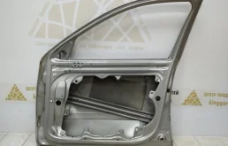 Дверь передняя правая для Skoda Octavia 2008 года на фотографиях