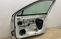 Дверь передняя правая для Volkswagen Passat 2018 года на фотографиях