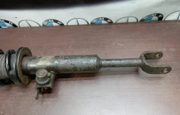 Амортизатор передний правый для BMW 5er 2012 года на фотографиях