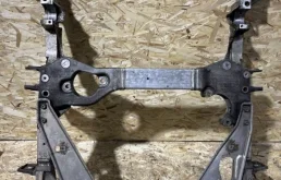 Подрамник двигателя для Porsche Panamera 2016 года на фотографиях