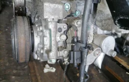 Компрессор кондиционера для Audi A4 2004 года на фотографиях