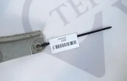 Петля капота левая для Volvo S40 на фотографиях